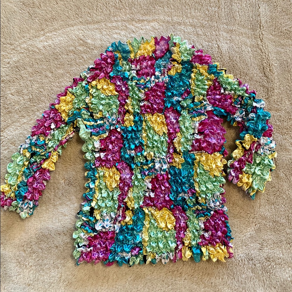 Multicolored textured top
